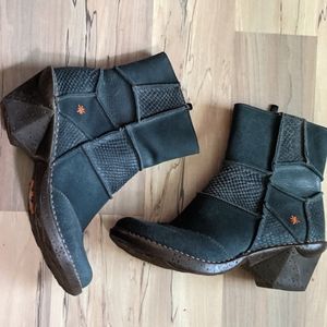 The Art Company green suede ankle boot EU37